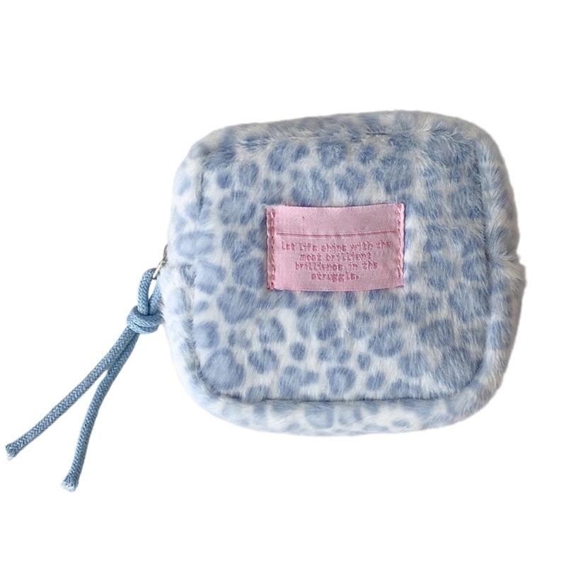 Soft Plush Leopard Print Small Storage Bag for Personals Items Cosmetics Organizer Portable Sanitary Pad Holder
Soft Plush Leopard Print Small Storage Bag for Personals Items Cosmetics Organizer Portable Sanitary Pad Holder