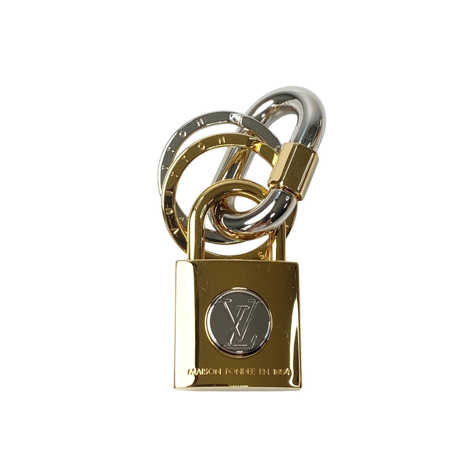 Вживаний брелок LOUIS VUITTON Сріблястий/золотистий чоловічий
Вживаний брелок LOUIS VUITTON Сріблястий/золотистий чоловічий