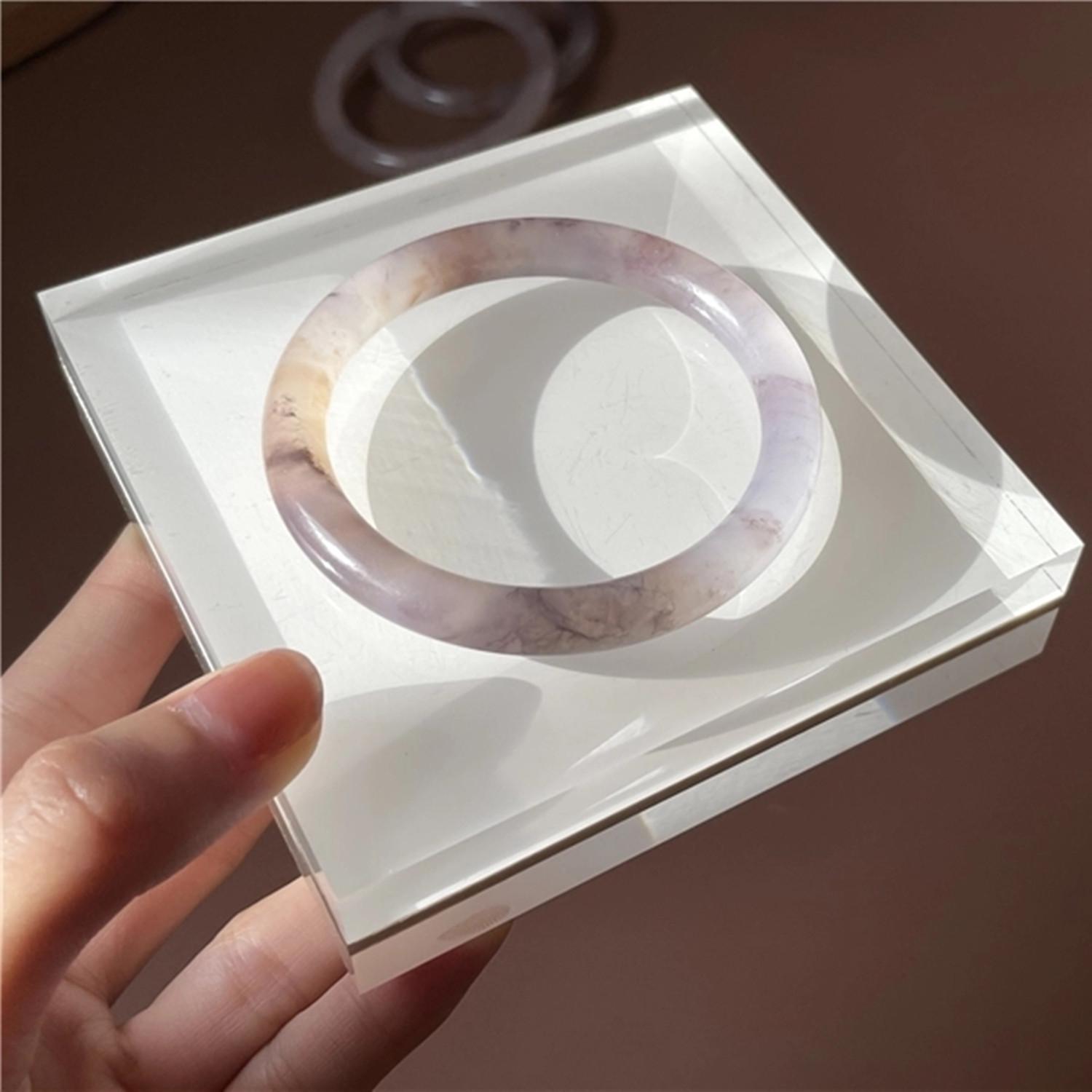 Золотой шелковый нефритовый браслет светло-лавандового цвета с красными акцентами из синьцзянского тяньшаньского нефрита. 58-59
Золотой шелковый нефритовый браслет светло-лавандового цвета с красными акцентами из синьцзянского тяньшаньского нефрита. 58-59