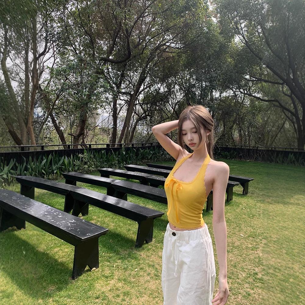 Белый топ-майка с кружевной отделкой и бретелью-халтер, с нагрудными вкладышами - Женский летний топ M Premium имбирный/жёлтый
Белый топ-майка с кружевной отделкой и бретелью-халтер, с нагрудными вкладышами - Женский летний топ M Premium имбирный/жёлтый