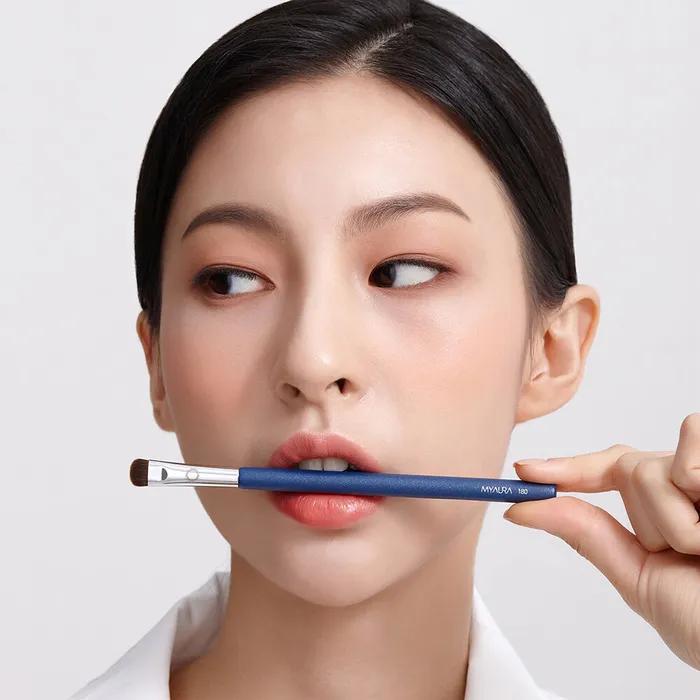 miaura 180 color blender lip brush
miaura 180 color blender lip brush