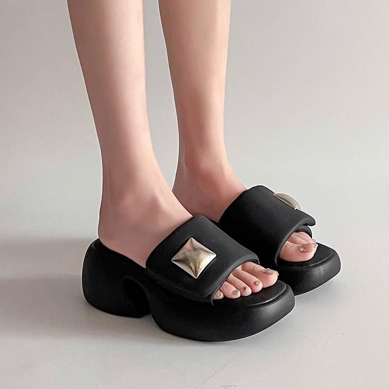 Slippers girl 2025 new summer wear high-end thick-bottomed Velcro one-word drag fairy style with skirt sandals 35 чёрный
Slippers girl 2025 new summer wear high-end thick-bottomed Velcro one-word drag fairy style with skirt sandals 35 чёрный