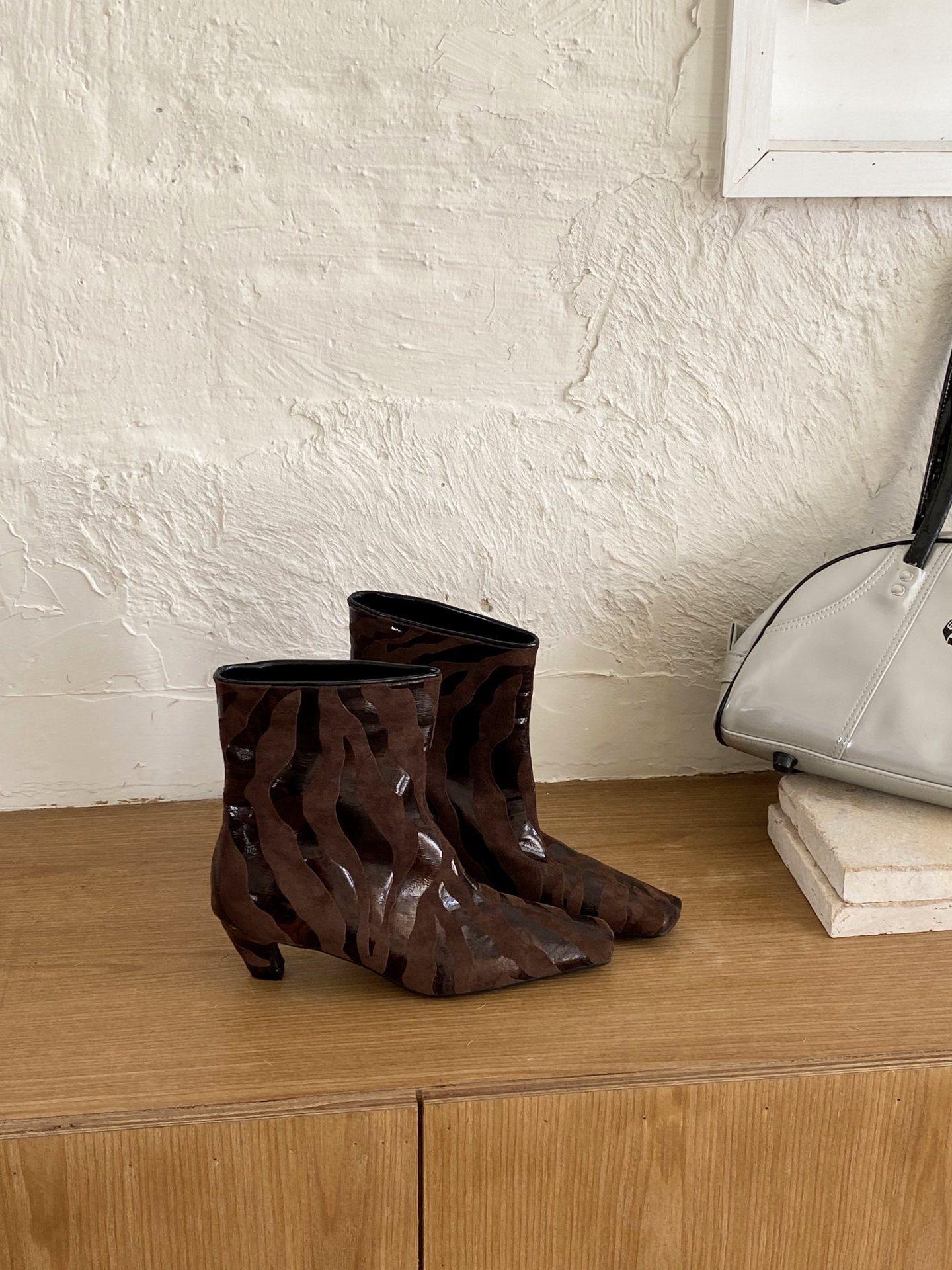 2025 autumn and winter new European and American style striped square head temperament kitten and short boots suede fashion women s boots 39 темно-коричневого
2025 autumn and winter new European and American style striped square head temperament kitten and short boots suede fashion women s boots 39 темно-коричневого