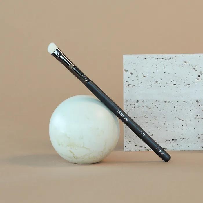 229 Eyeshadow
229 Eyeshadow