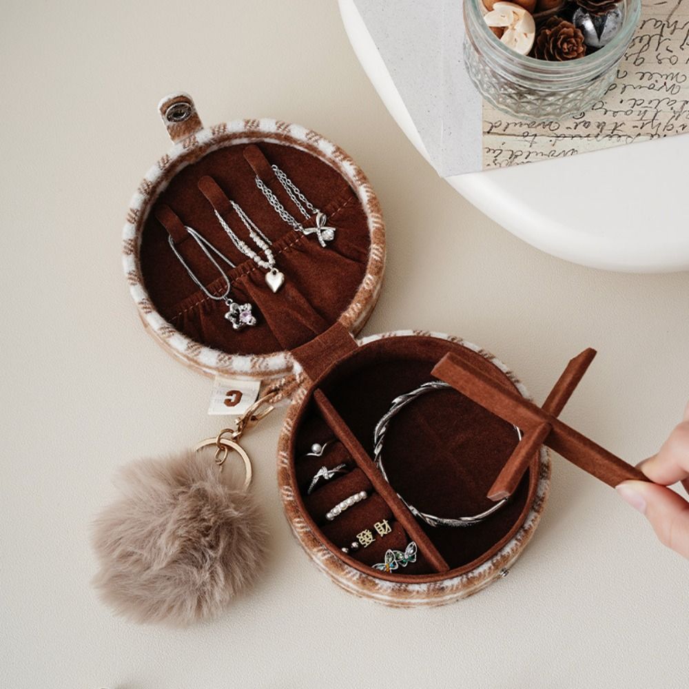 Pendant Jewelry Storage Case Plaid Rings Bearer Box Retro Jewelry Display Holder Women Gift
Pendant Jewelry Storage Case Plaid Rings Bearer Box Retro Jewelry Display Holder Women Gift