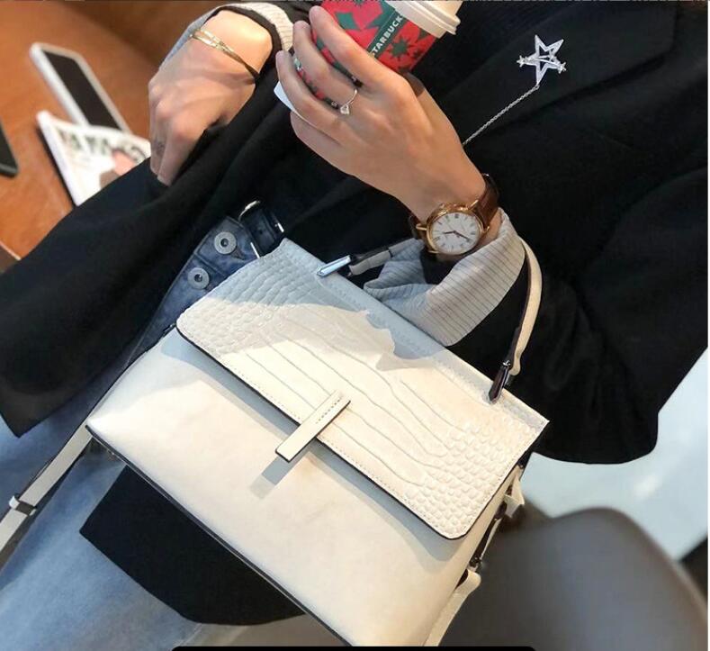 Women Handbag Cross body Shoulder Tote Bag Genuine Leather Shopping Fashi Office Female Real Cowhide Messenger Top Handle Bags 27X12X21CM
Women Handbag Cross body Shoulder Tote Bag Genuine Leather Shopping Fashi Office Female Real Cowhide Messenger Top Handle Bags 27X12X21CM