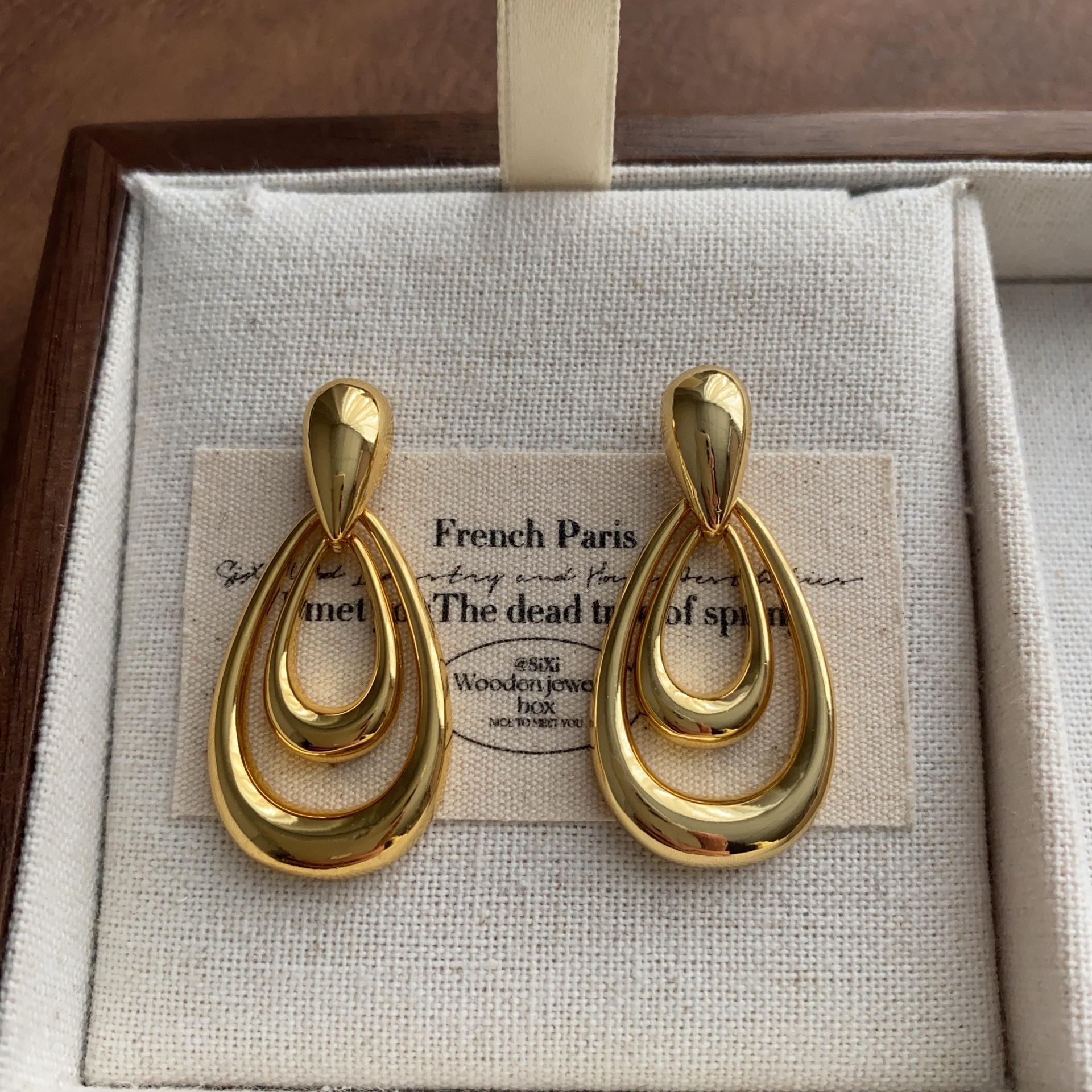 Metal double ring water drop hollow stud earrings simple earrings earrings
Metal double ring water drop hollow stud earrings simple earrings earrings