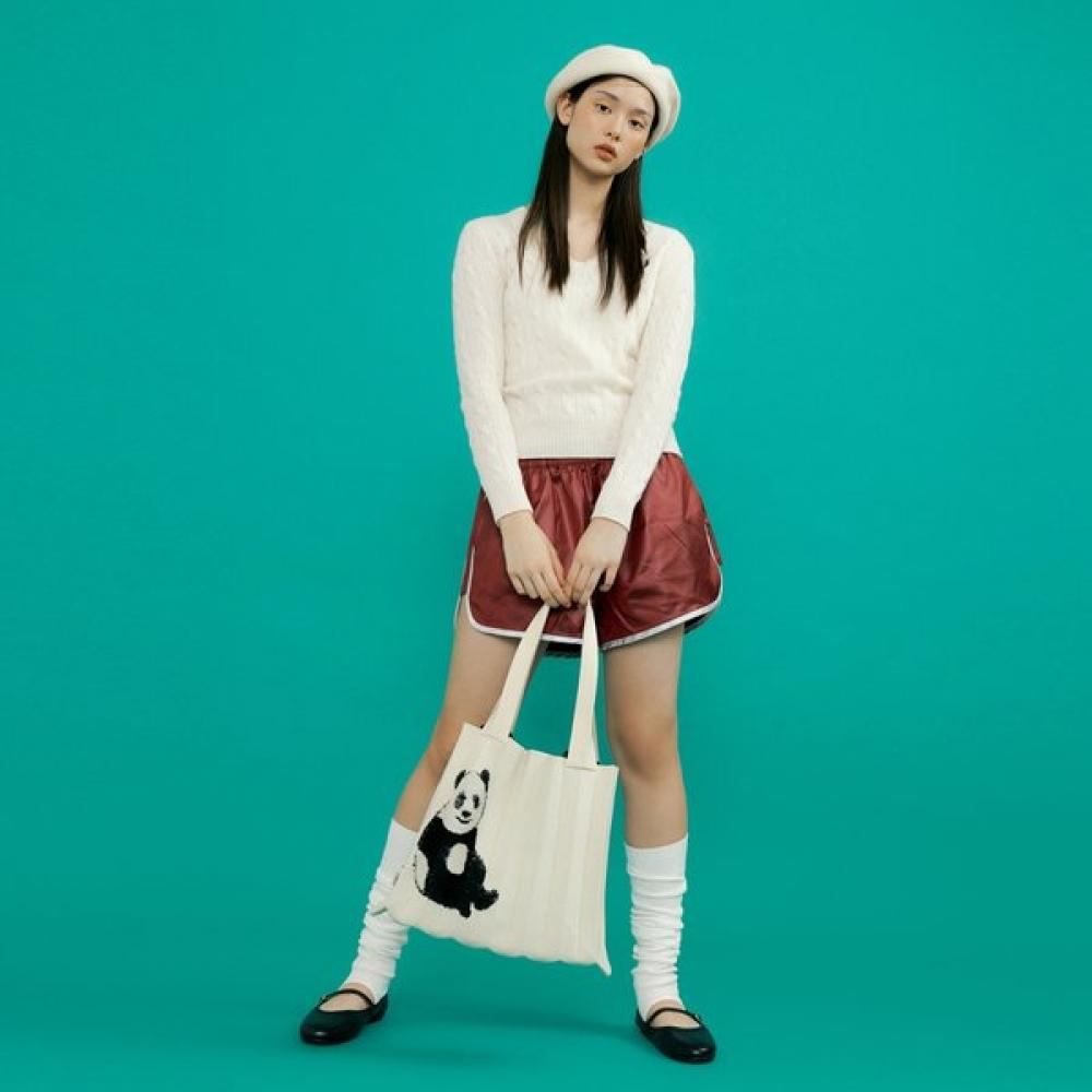 Pleatsmama Giant Panda Two Way Shopper Bag Single option
Pleatsmama Giant Panda Two Way Shopper Bag Single option