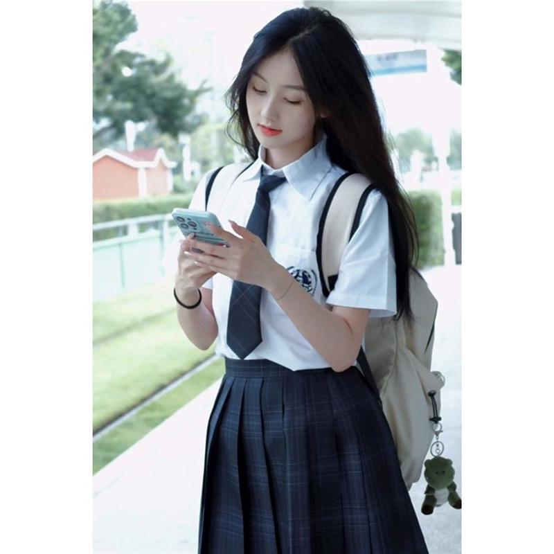 Summer College Style JK Uniform: Women s Short-Sleeved White Shirt & Embroidered Plaid Pleated Skirt Set XL
Summer College Style JK Uniform: Women s Short-Sleeved White Shirt & Embroidered Plaid Pleated Skirt Set XL