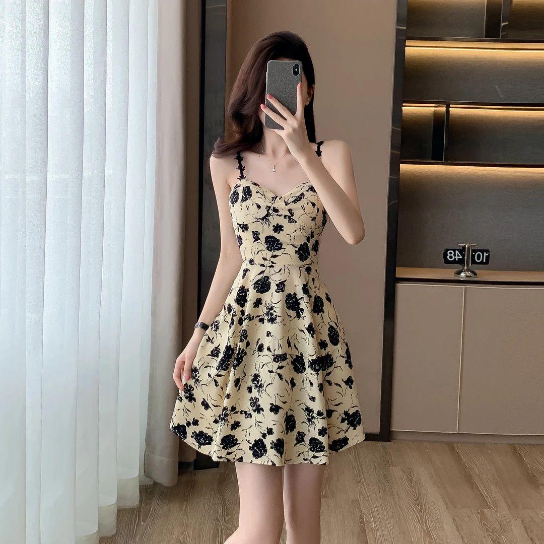 Women s Petite Hepburn-Style Floral Camisole Dress - Slimming Summer Skirt S - Recommended for up to 95 kg
Women s Petite Hepburn-Style Floral Camisole Dress - Slimming Summer Skirt S - Recommended for up to 95 kg