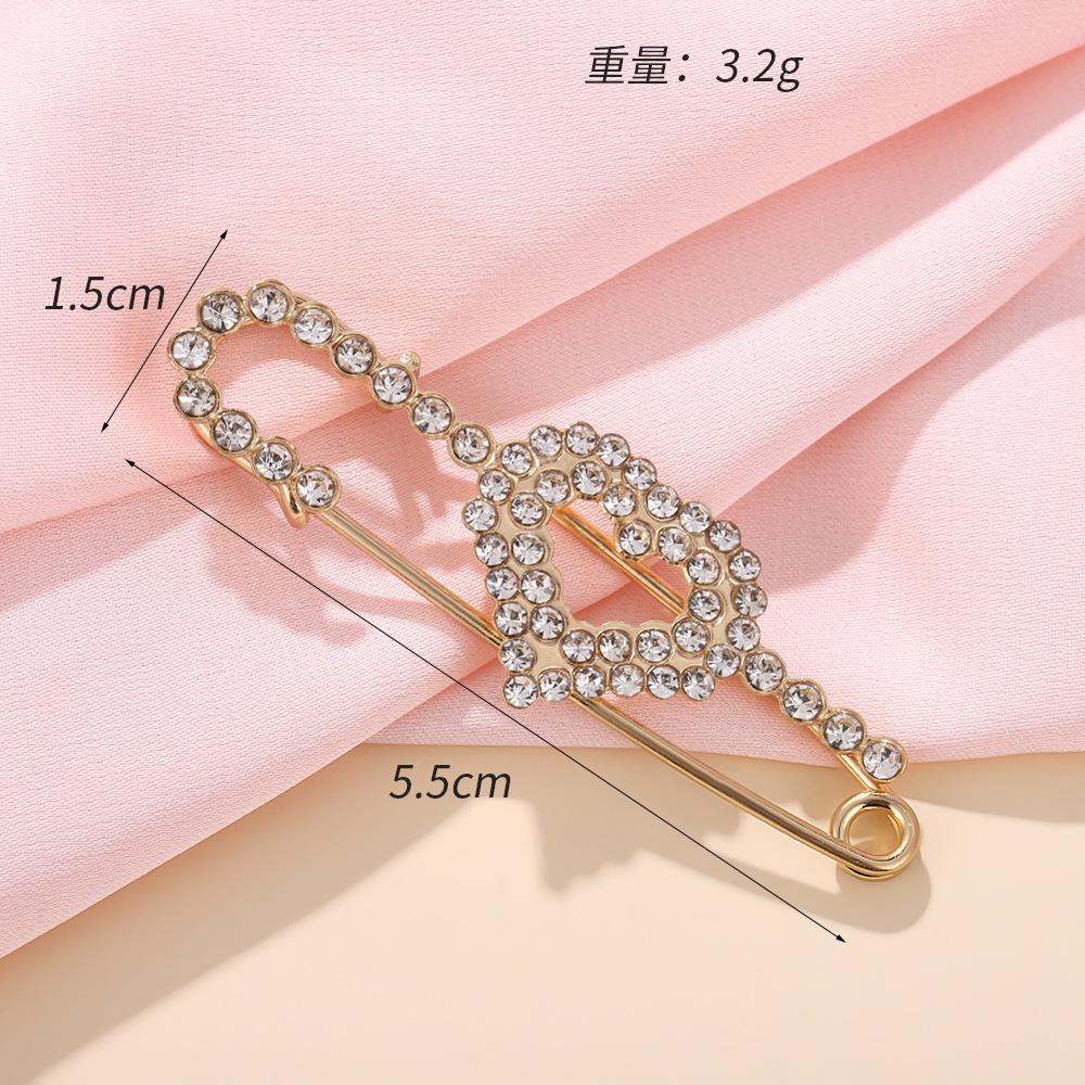 Creative Pearl Rabbit Crown Love Brooch, Niche Design Anti-Exposed Scarf Buckle, Fixed Clothes Metal Pin Accessories
Creative Pearl Rabbit Crown Love Brooch, Niche Design Anti-Exposed Scarf Buckle, Fixed Clothes Metal Pin Accessories