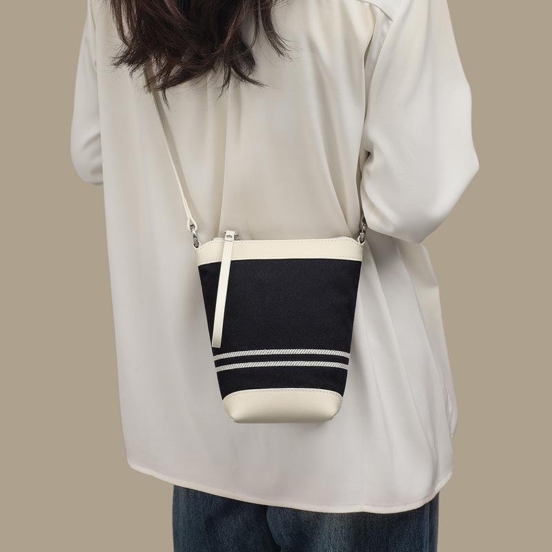 Bag women s new messenger bag denim women s bag mobile phone bag canvas fashion bucket bag
Bag women s new messenger bag denim women s bag mobile phone bag canvas fashion bucket bag