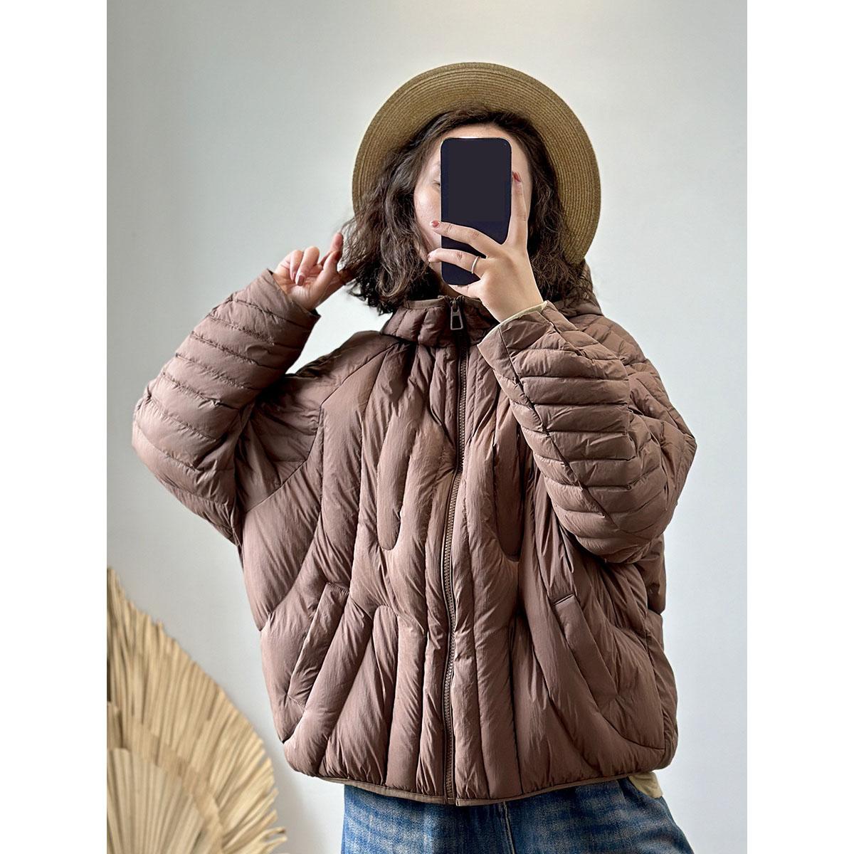 Осенне-зимняя женская куртка-пуховик большого размера, укороченный фасон, свободное легкое пальто с капюшоном, теплые парки, верхняя одежда One Size кофейный
Осенне-зимняя женская куртка-пуховик большого размера, укороченный фасон, свободное легкое пальто с капюшоном, теплые парки, верхняя одежда One Size кофейный