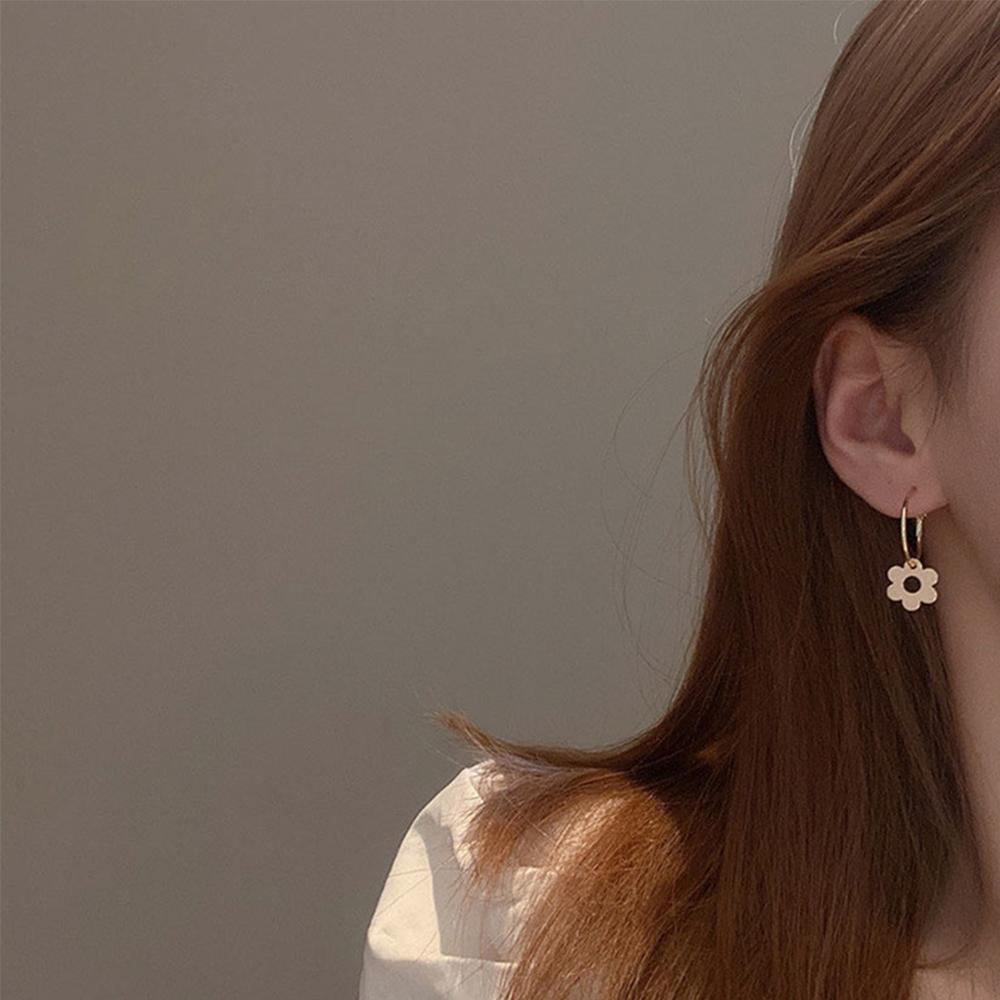 Romantic Sweet Hollow Women Gold Gifts Hoop Earrings Copper Fashion Jewelry Flower Earrings
Romantic Sweet Hollow Women Gold Gifts Hoop Earrings Copper Fashion Jewelry Flower Earrings