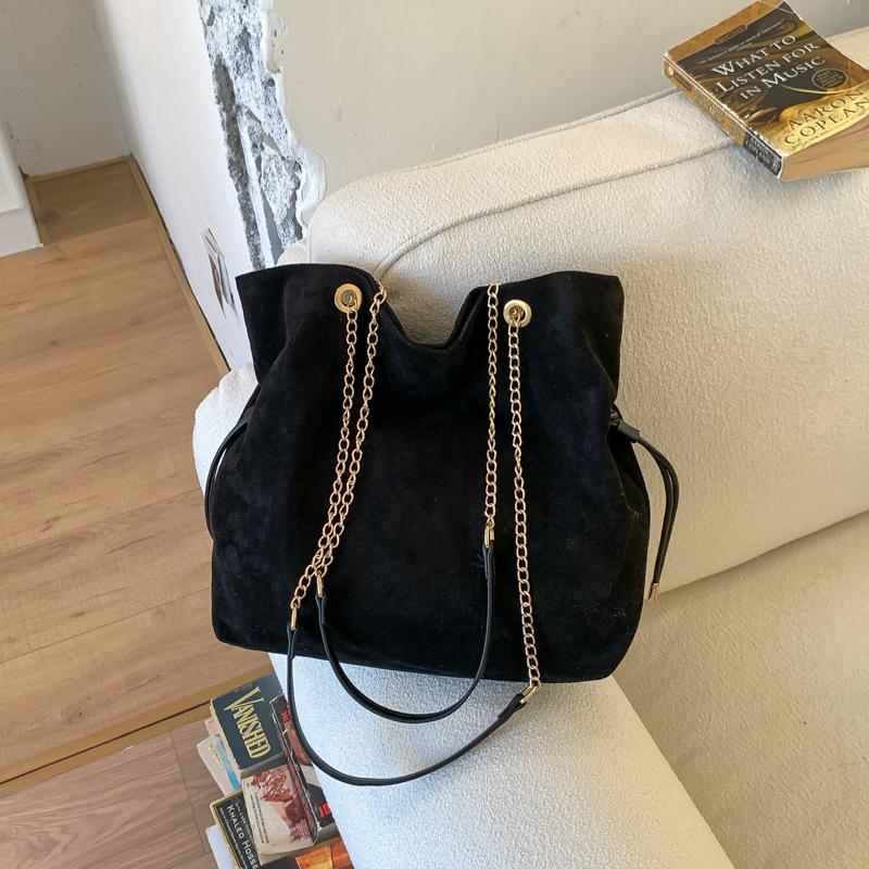 New Women Shoulder Bag Winter Autumn High End Small Crossbody Bag Large Capacity Suede Flap Texture and Versatlie Underarm Bag чёрный
New Women Shoulder Bag Winter Autumn High End Small Crossbody Bag Large Capacity Suede Flap Texture and Versatlie Underarm Bag чёрный