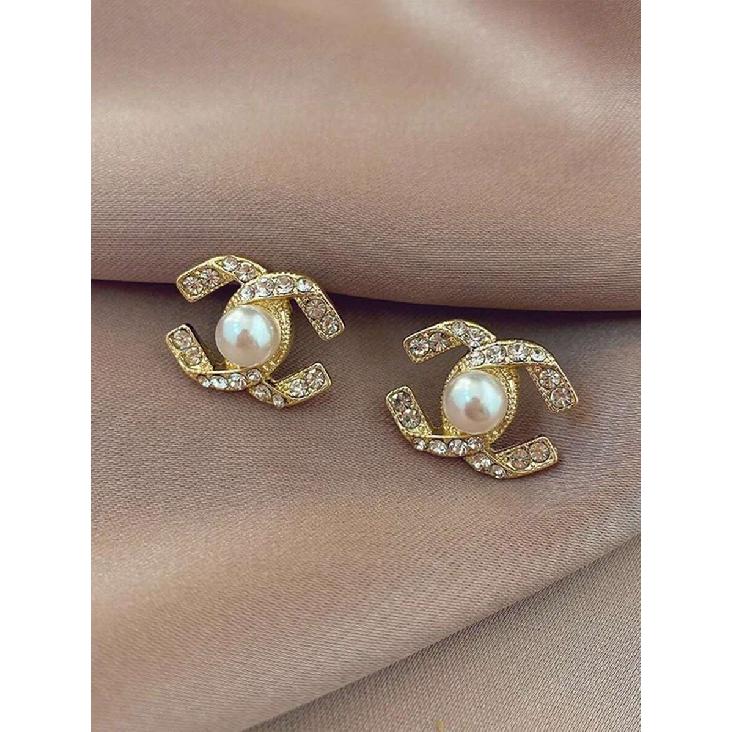 Пара модных, роскошных серег-пуссет в виде крестов, украшенных жемчугом, подходящих для таких случаев, как Рождество, Хэллоуин, вечеринки и День святого Валентина. золотой
Пара модных, роскошных серег-пуссет в виде крестов, украшенных жемчугом, подходящих для таких случаев, как Рождество, Хэллоуин, вечеринки и День святого Валентина. золотой