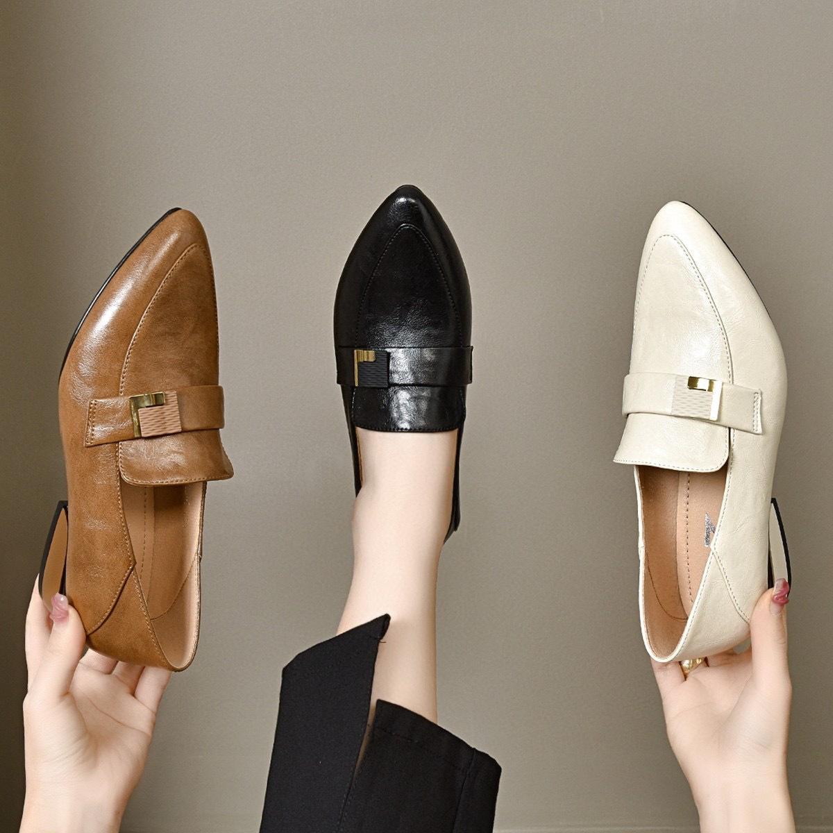 Pointed single shoes women s 2024 spring new British style simple temperament work shoes two kinds of height shallow mouth dress shoes 40
Pointed single shoes women s 2024 spring new British style simple temperament work shoes two kinds of height shallow mouth dress shoes 40