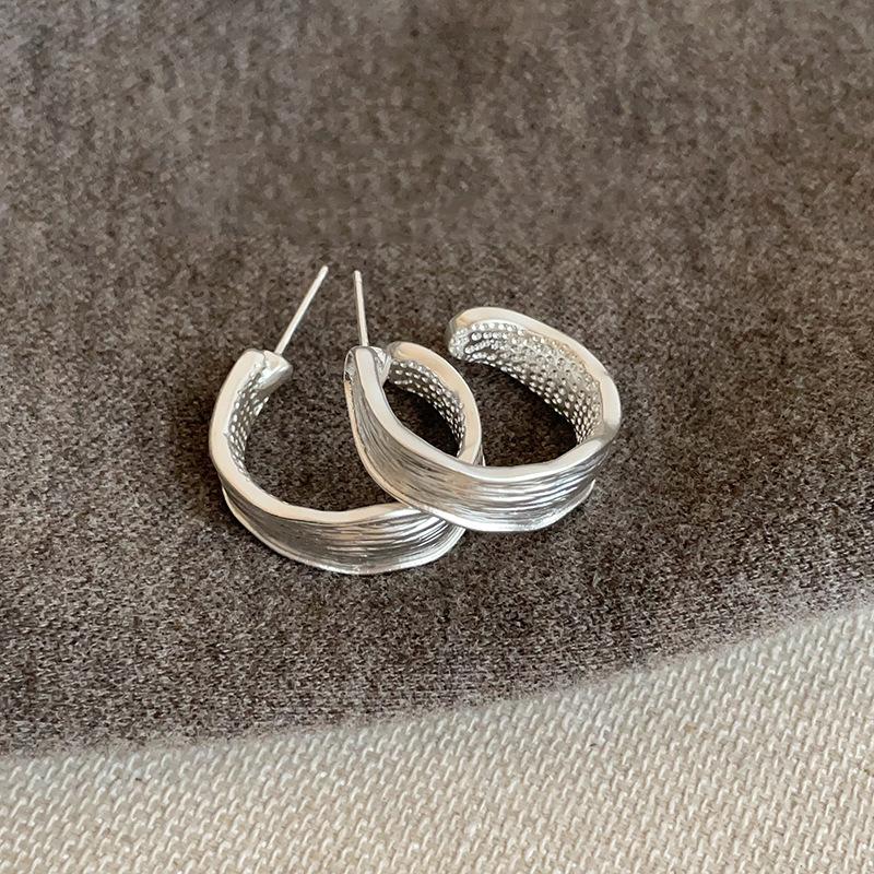 Vintage Texture C Shape Earrings for Women Irregular Minimalism High Quality Elegent Earrings Daily Wear Fine Jewelry
Vintage Texture C Shape Earrings for Women Irregular Minimalism High Quality Elegent Earrings Daily Wear Fine Jewelry