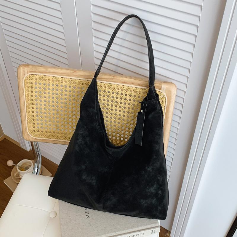 Large capacity autumn and winter new shoulder bag women s simple underarm bag casual handbag fashion tote bag чёрный
Large capacity autumn and winter new shoulder bag women s simple underarm bag casual handbag fashion tote bag чёрный