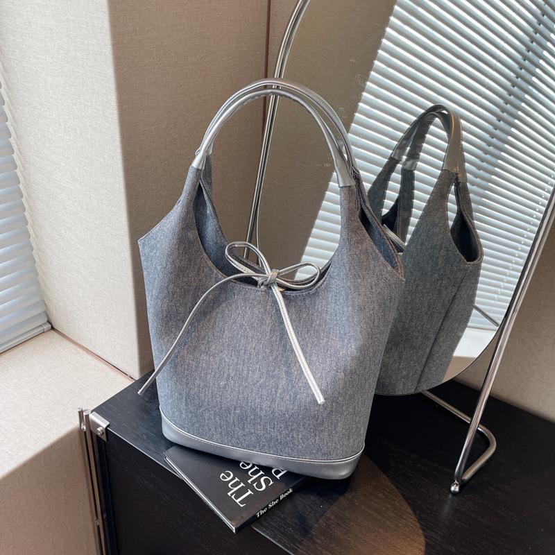 Модная джинсовая маленькая сумка женская летняя 2024 года, новая сумка через плечо, подмышечная сумка премиум-фактуры, портативная сумка-ведро для поездок на работу серебряный
Модная джинсовая маленькая сумка женская летняя 2024 года, новая сумка через плечо, подмышечная сумка премиум-фактуры, портативная сумка-ведро для поездок на работу серебряный