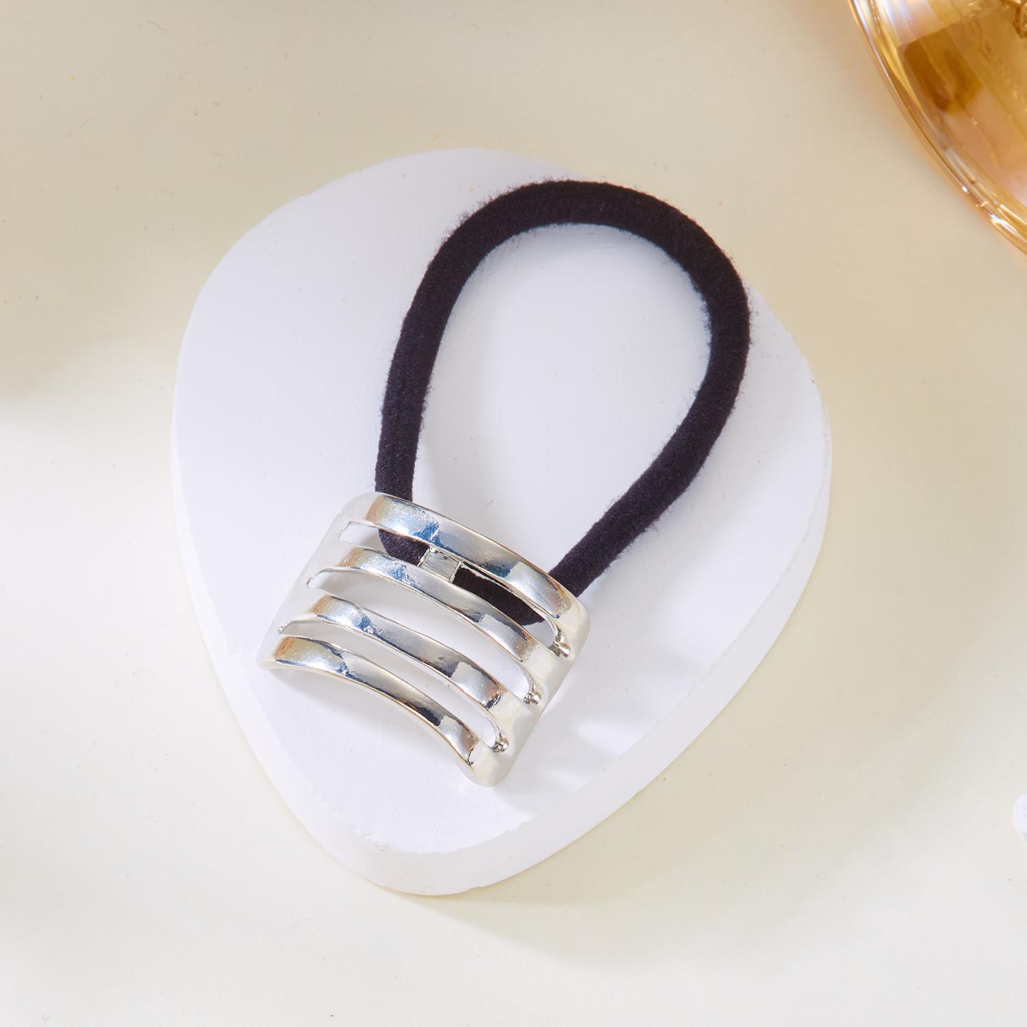 Vintage Large Hollow Geometric Elastic Hair Loop Hairband for Women Metal Smooth Cross Hair Cuff Ponytail Holder Jewelry
Vintage Large Hollow Geometric Elastic Hair Loop Hairband for Women Metal Smooth Cross Hair Cuff Ponytail Holder Jewelry