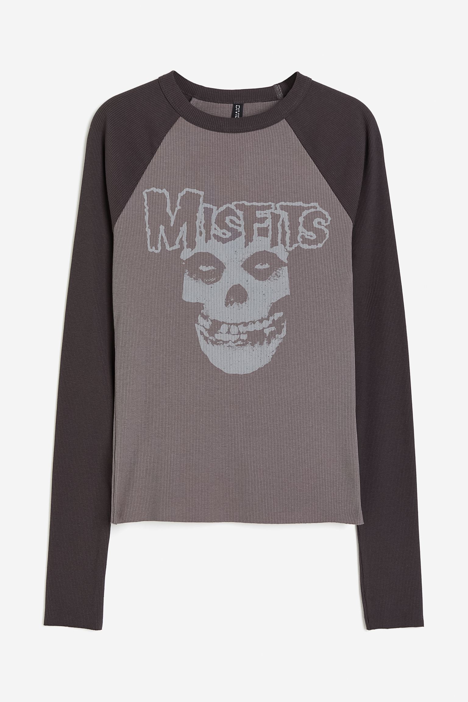 Long-sleeved printed top
Long-sleeved printed top