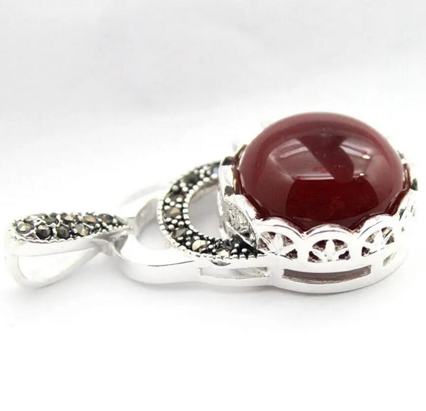 Модный натуральный 40X20 мм красный нефрит 925 серебряный ювелирный кулон с марказитом
Модный натуральный 40X20 мм красный нефрит 925 серебряный ювелирный кулон с марказитом