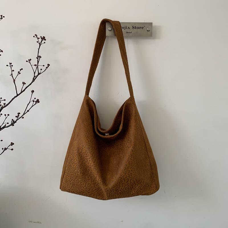 2025 Autumn/Winter Suede Leopard Print Large Capacity Shoulder Bag - Fashionable, Versatile Women s Casual Bag коричневий
2025 Autumn/Winter Suede Leopard Print Large Capacity Shoulder Bag - Fashionable, Versatile Women s Casual Bag коричневий