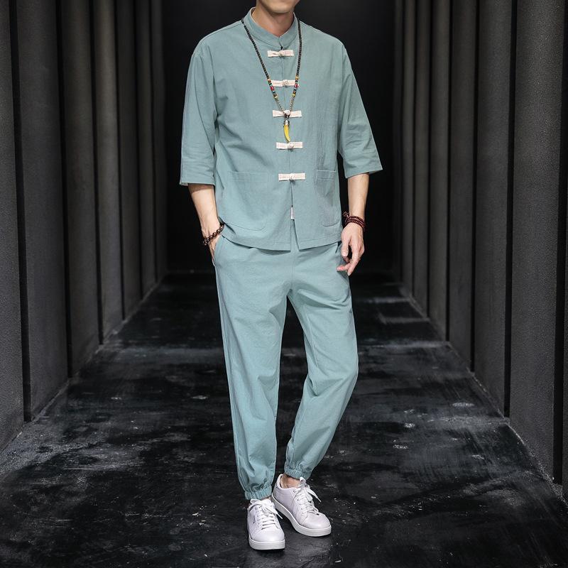 Men s Retro Chinese-Style Hanfu Set: Stand Collar Short-Sleeved Shirt with Cotton-Linen Frog Buttons and Casual Cropped Pants. 2XL
Men s Retro Chinese-Style Hanfu Set: Stand Collar Short-Sleeved Shirt with Cotton-Linen Frog Buttons and Casual Cropped Pants. 2XL