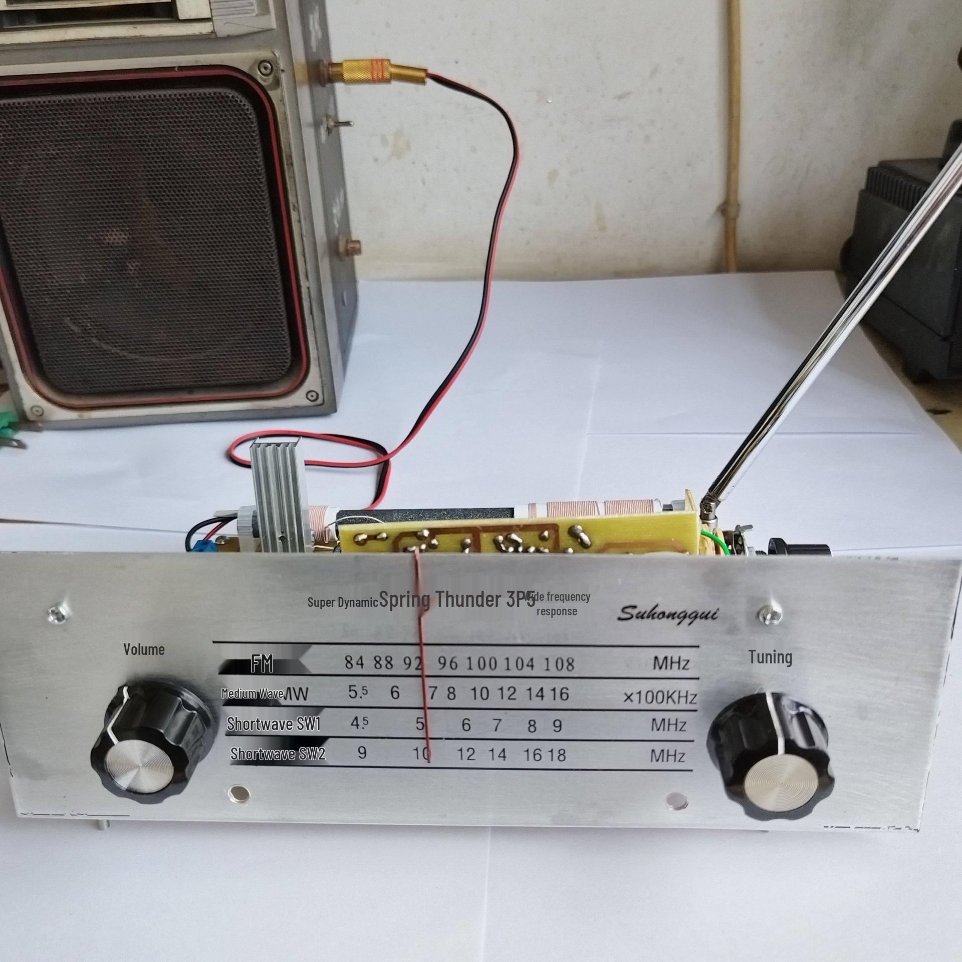 Chunlei 3P5 Four-Band FM/AM Radio
Chunlei 3P5 Four-Band FM/AM Radio