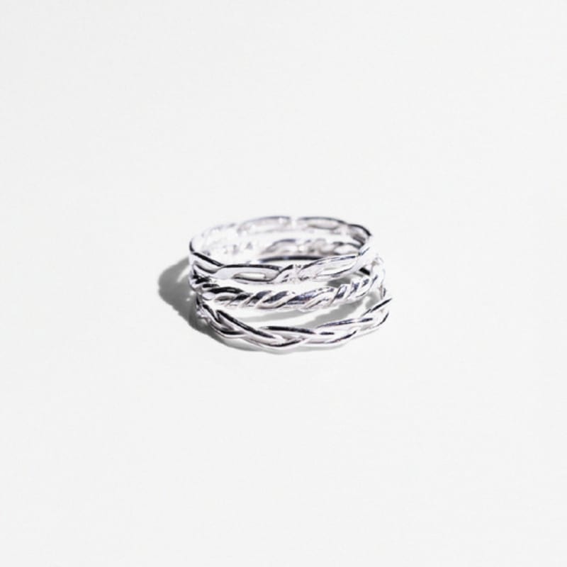 Kiee Oshimu (Silver 925) 009 3 Coil Ring 1set (3ea) (Silver 925) 009 3 Coil Ring No. 13
Kiee Oshimu (Silver 925) 009 3 Coil Ring 1set (3ea) (Silver 925) 009 3 Coil Ring No. 13