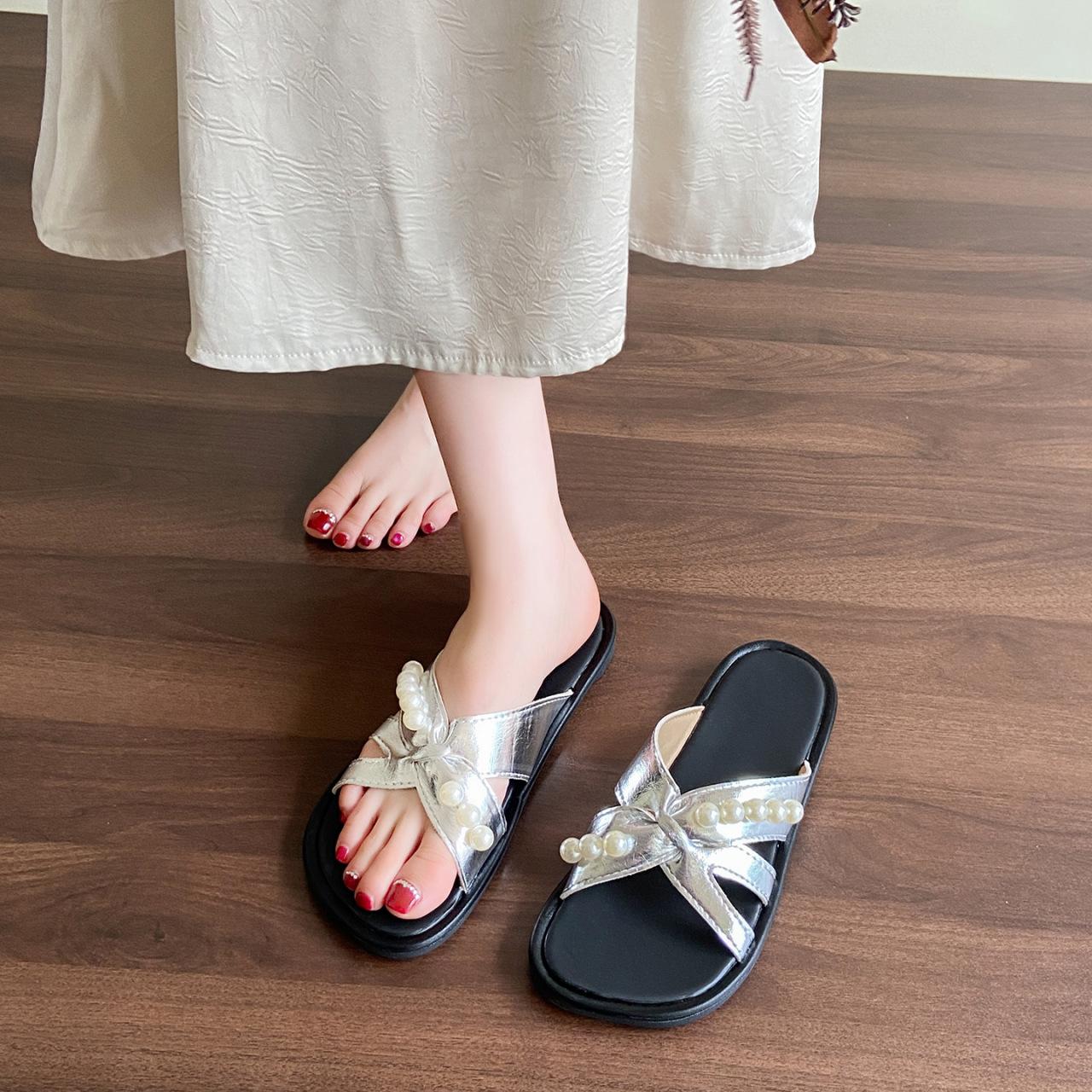 Two-color slippers women s summer wear new pearl fashion beach shoes one-word flat comfortable sandals 40 шампанського
Two-color slippers women s summer wear new pearl fashion beach shoes one-word flat comfortable sandals 40 шампанського