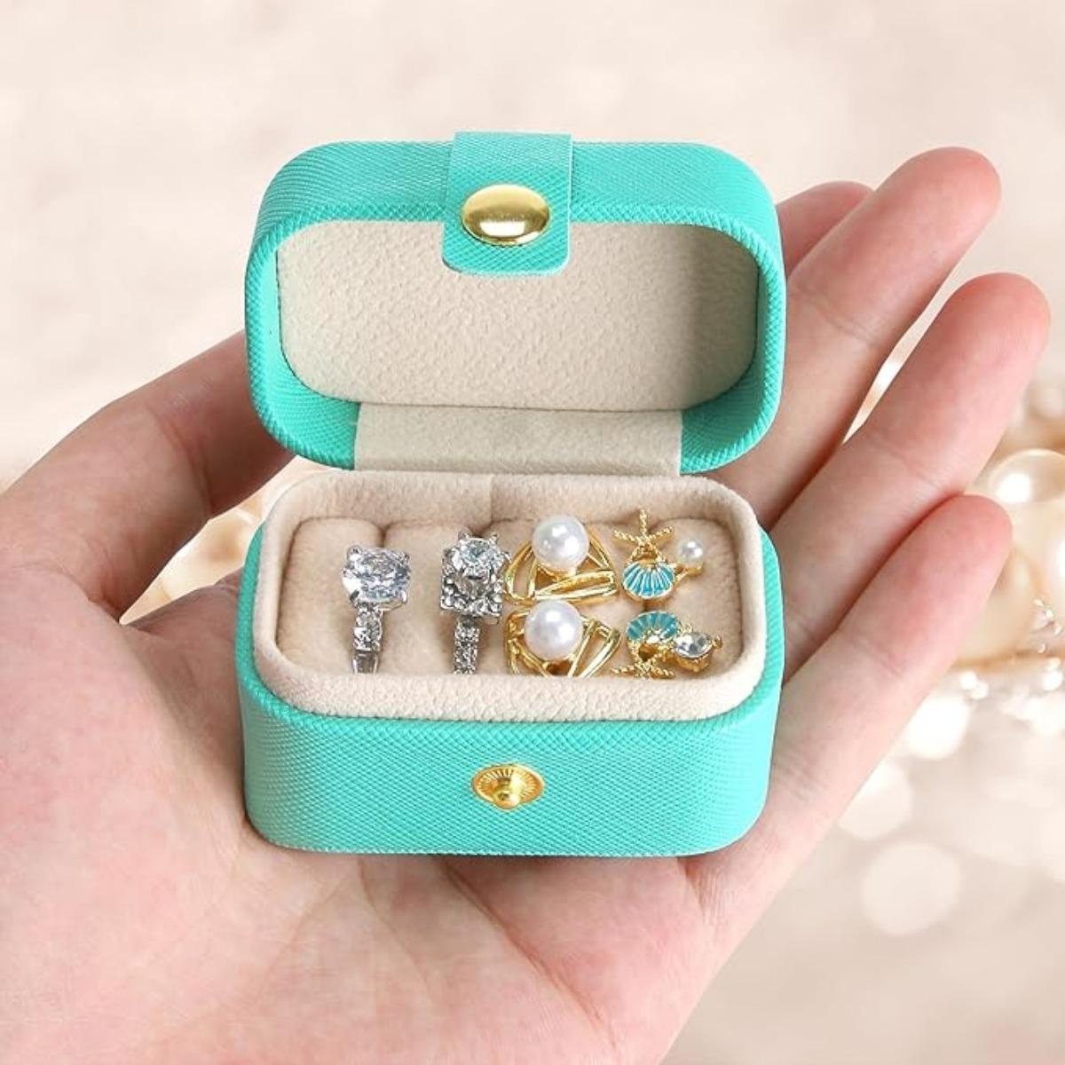 Mini Jewelry Ring Holder for Multiple Rings, Small Travel Jewelry Box For Ring Stud Earring, Portable Jewelry Storage Organizer Case синій
Mini Jewelry Ring Holder for Multiple Rings, Small Travel Jewelry Box For Ring Stud Earring, Portable Jewelry Storage Organizer Case синій