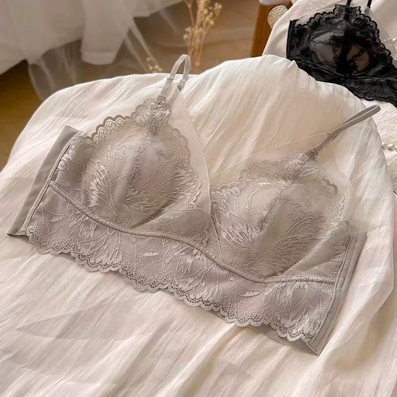 Beautiful back new popular French lace bra summer thin can be worn outside women s bra without steel ring 38/85ABC сірий колір
Beautiful back new popular French lace bra summer thin can be worn outside women s bra without steel ring 38/85ABC сірий колір