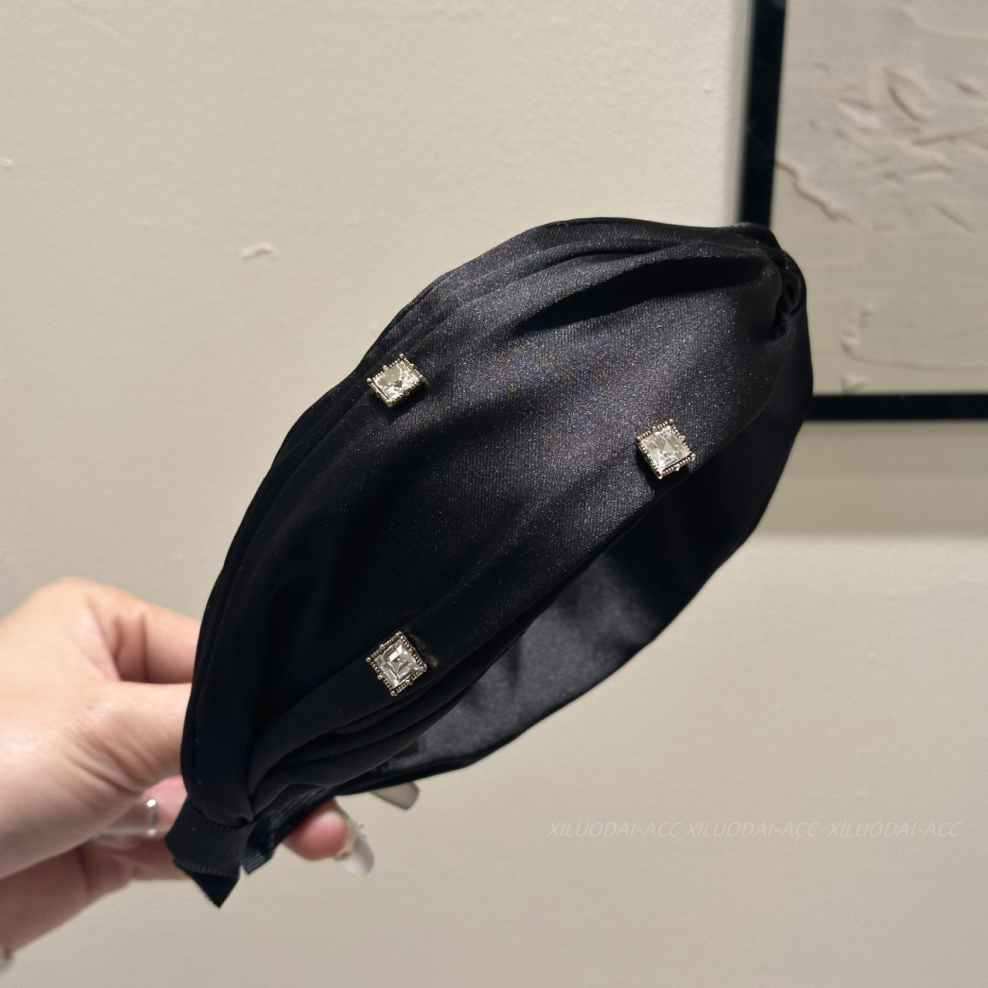 Женская широкополая повязка на голову в виде шпильки — модный аксессуар для головного убора высокого класса чёрный
Женская широкополая повязка на голову в виде шпильки — модный аксессуар для головного убора высокого класса чёрный