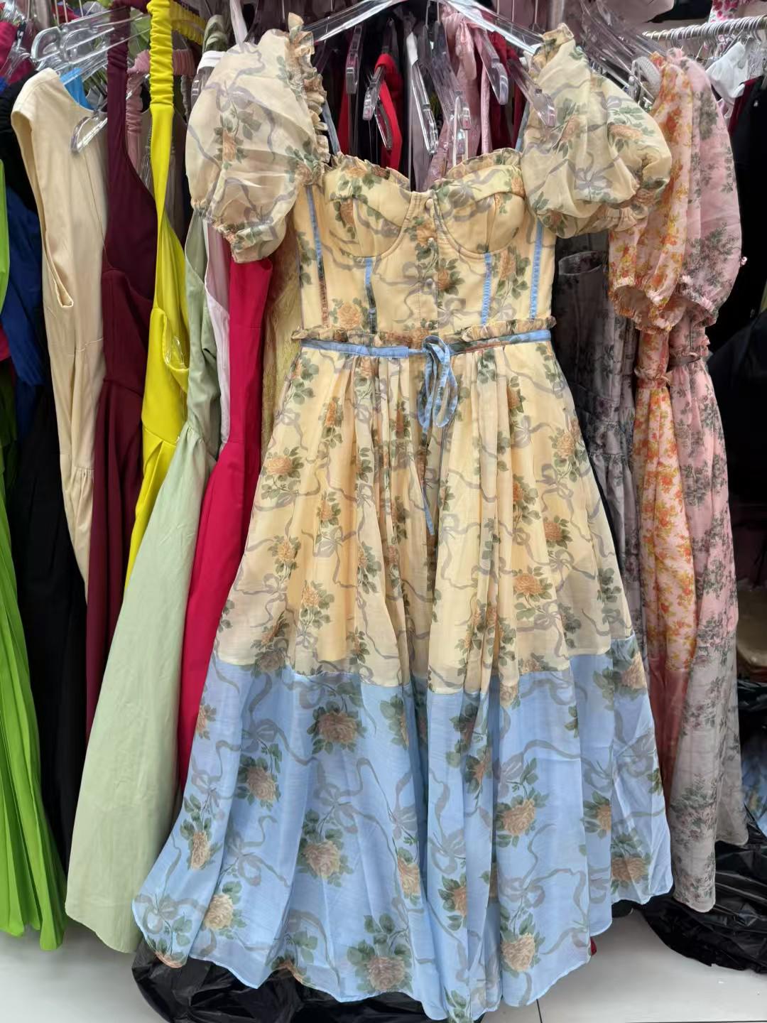 Bohemian Pink Floral Strapless Dress with Puff Sleeves and Lace-Up Waist S
Bohemian Pink Floral Strapless Dress with Puff Sleeves and Lace-Up Waist S