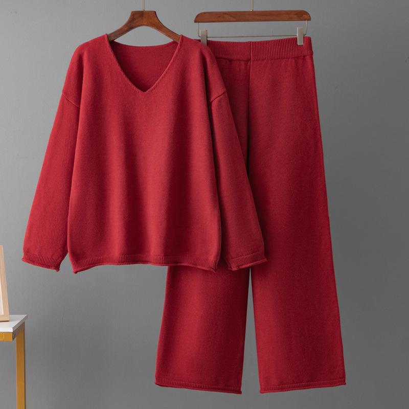 Европейский и американский однотонный костюм-свитер с V-образным вырезом и высокой талией, 2025: Новый осенне-зимний повседневный костюм-двойка One Size
Европейский и американский однотонный костюм-свитер с V-образным вырезом и высокой талией, 2025: Новый осенне-зимний повседневный костюм-двойка One Size