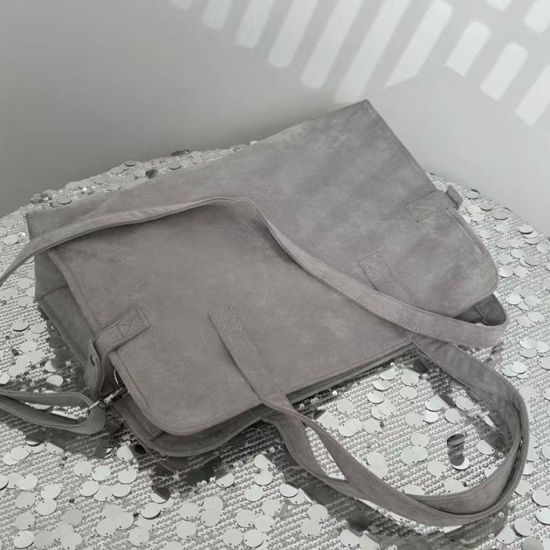 Универсальная замшевая сумка-тоут большой вместимости через плечо: Сумка кроссбоди в японском и корейском стиле 2025 года Standard
Универсальная замшевая сумка-тоут большой вместимости через плечо: Сумка кроссбоди в японском и корейском стиле 2025 года Standard