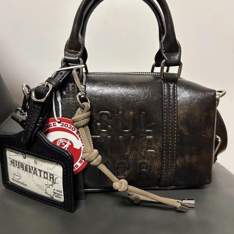 Simple casual cultivator handbag bag women s new autumn and winter versatile crossbody bag fashion commuter small bag
Simple casual cultivator handbag bag women s new autumn and winter versatile crossbody bag fashion commuter small bag