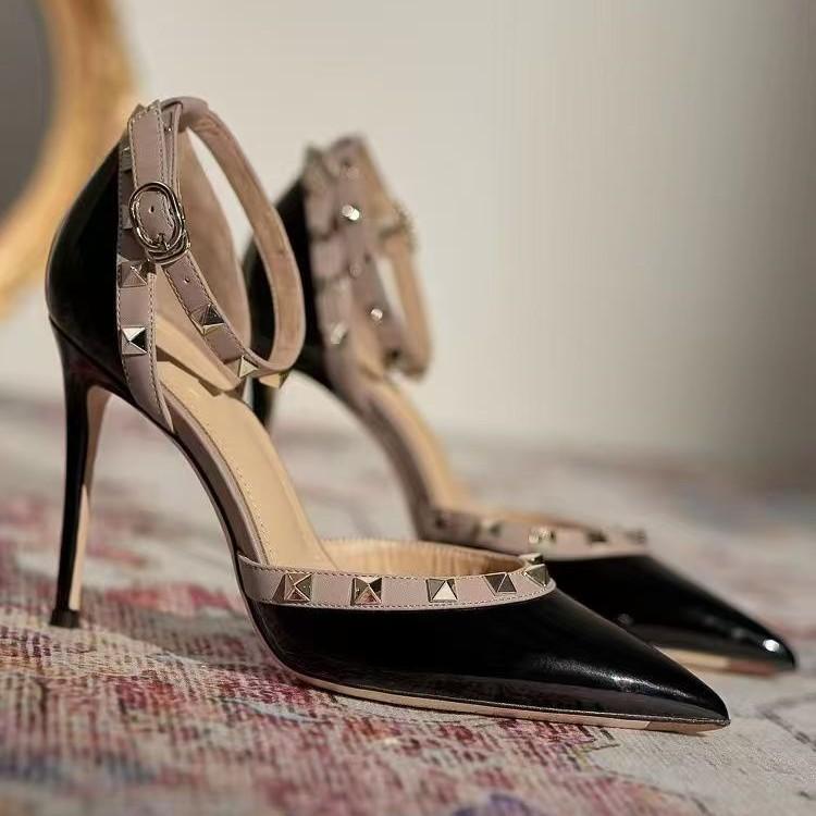 2025 new one-word buckle with sexy bag head sandals temperament with skirt rivets pointed high heels women s stiletto 34
2025 new one-word buckle with sexy bag head sandals temperament with skirt rivets pointed high heels women s stiletto 34