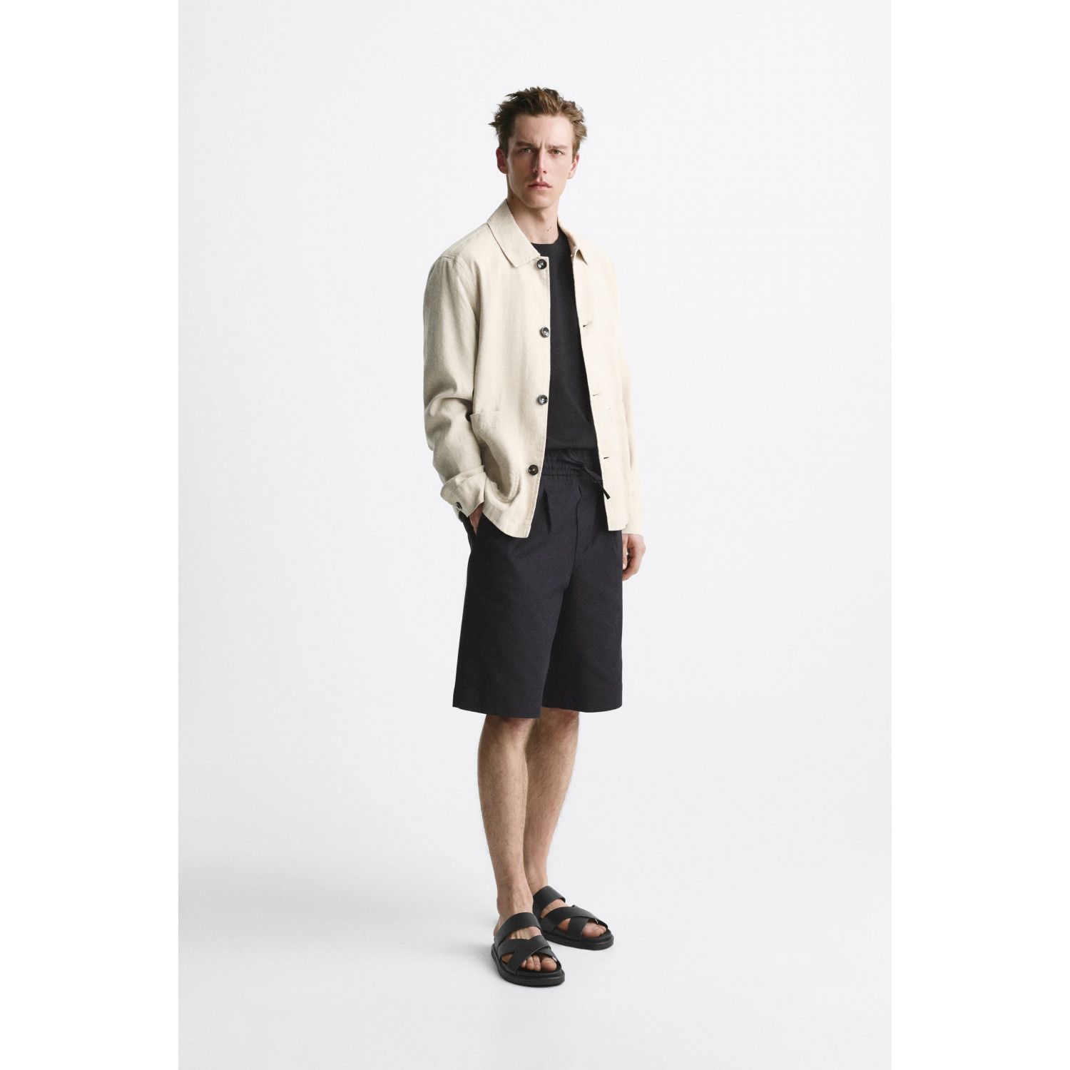 STRAPPY LEATHER SANDALS
STRAPPY LEATHER SANDALS