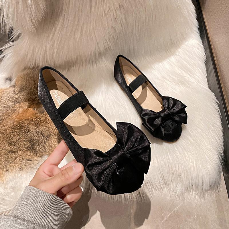 Small size ballet shoes women wear flat bottom fashion temperament small fragrant style large size 41-43 French pink Mary Jane single shoes 33
Small size ballet shoes women wear flat bottom fashion temperament small fragrant style large size 41-43 French pink Mary Jane single shoes 33