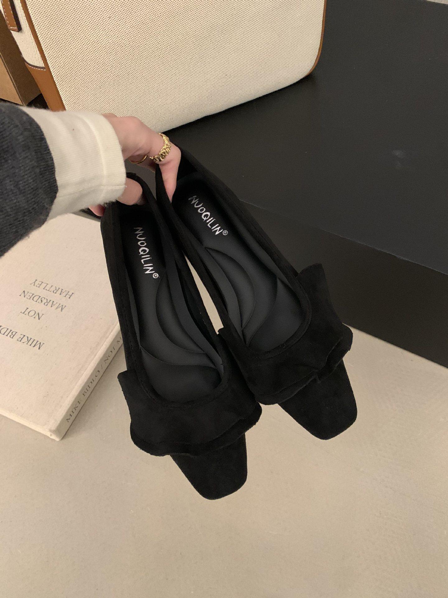 Ladyshoes 2025 new Korean version spring and autumn square head soft sole low-heeled shoes women s suede shallow mouth one-pedal single shoes 35
Ladyshoes 2025 new Korean version spring and autumn square head soft sole low-heeled shoes women s suede shallow mouth one-pedal single shoes 35