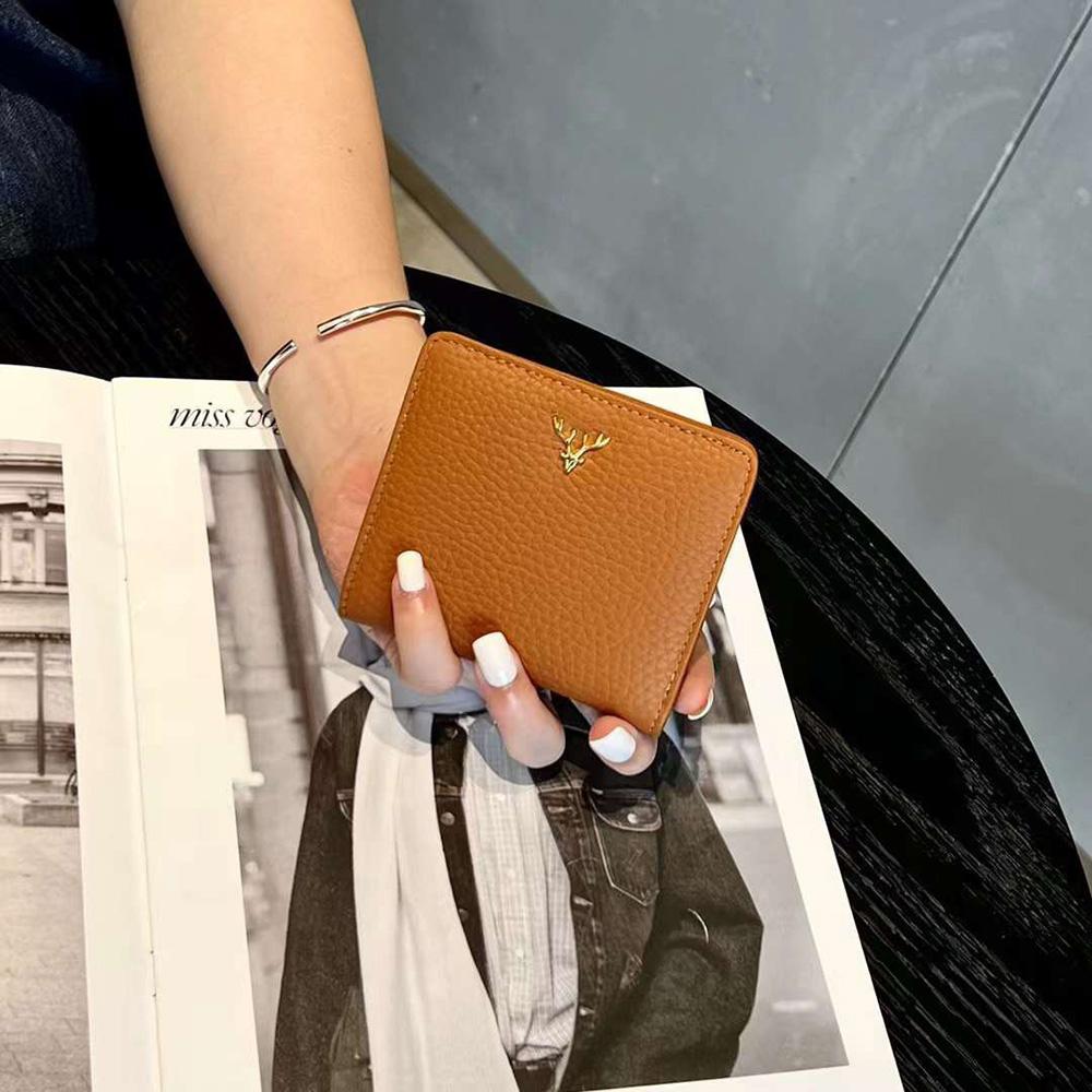 2025 Genuine Leather Women Wallets Short First Layer of Cowhide Purse Fashion Deer Bifold Wallet Card Holder коричневий
2025 Genuine Leather Women Wallets Short First Layer of Cowhide Purse Fashion Deer Bifold Wallet Card Holder коричневий