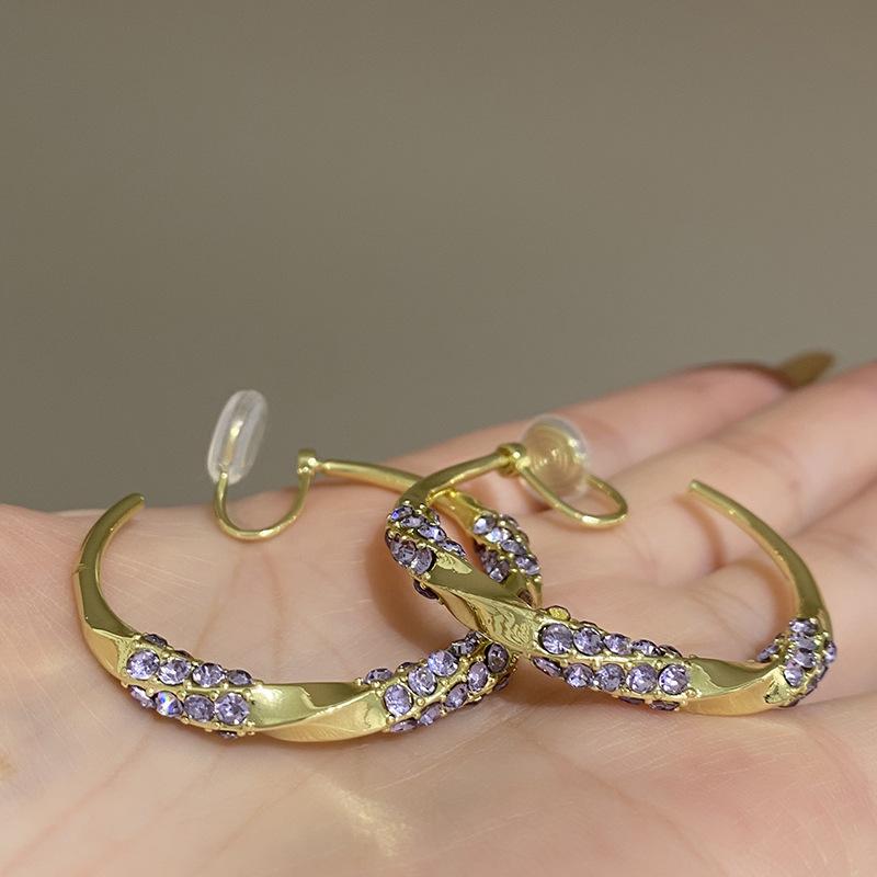 European and American purple full diamond large ring ear clips without ear piercings, personalized trendy and cool earrings,exaggerated earrings
European and American purple full diamond large ring ear clips without ear piercings, personalized trendy and cool earrings,exaggerated earrings