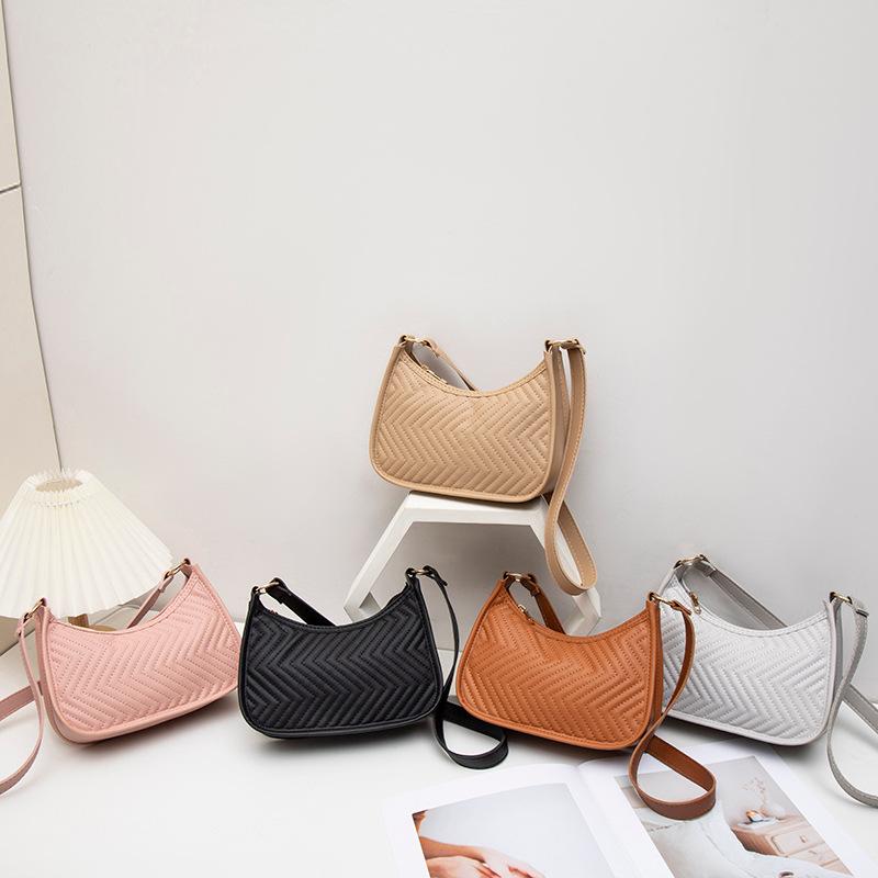 New Ladies shoulder bag fashionable versatile crescent bag wavy underarm bag women s bag чорний
New Ladies shoulder bag fashionable versatile crescent bag wavy underarm bag women s bag чорний