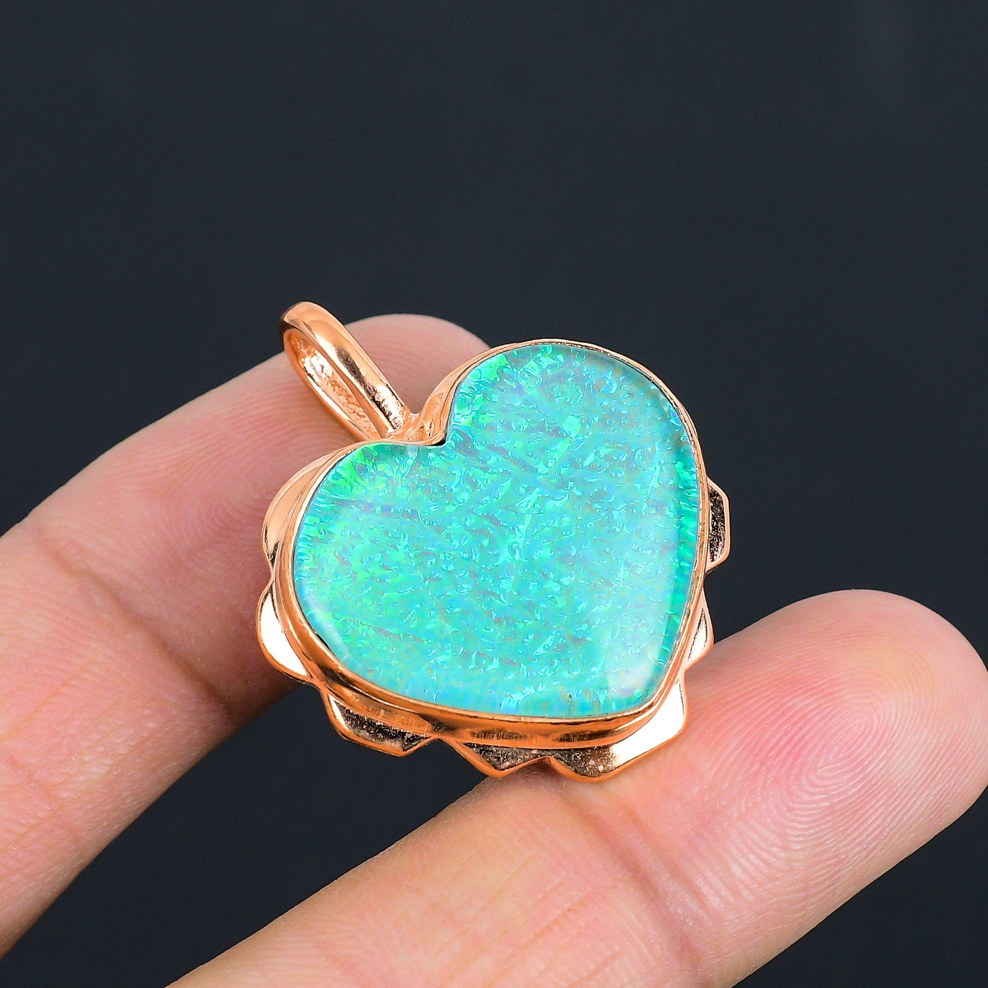 Тройной опал в форме сердца, драгоценный камень, красивые медные украшения ручной работы для свадебного подарка 1,46 Inches синий
Тройной опал в форме сердца, драгоценный камень, красивые медные украшения ручной работы для свадебного подарка 1,46 Inches синий