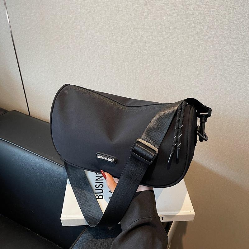 Sports style casual messenger bag women s new fashionable versatile pillow bag student large-capacity cloth bag чёрный
Sports style casual messenger bag women s new fashionable versatile pillow bag student large-capacity cloth bag чёрный