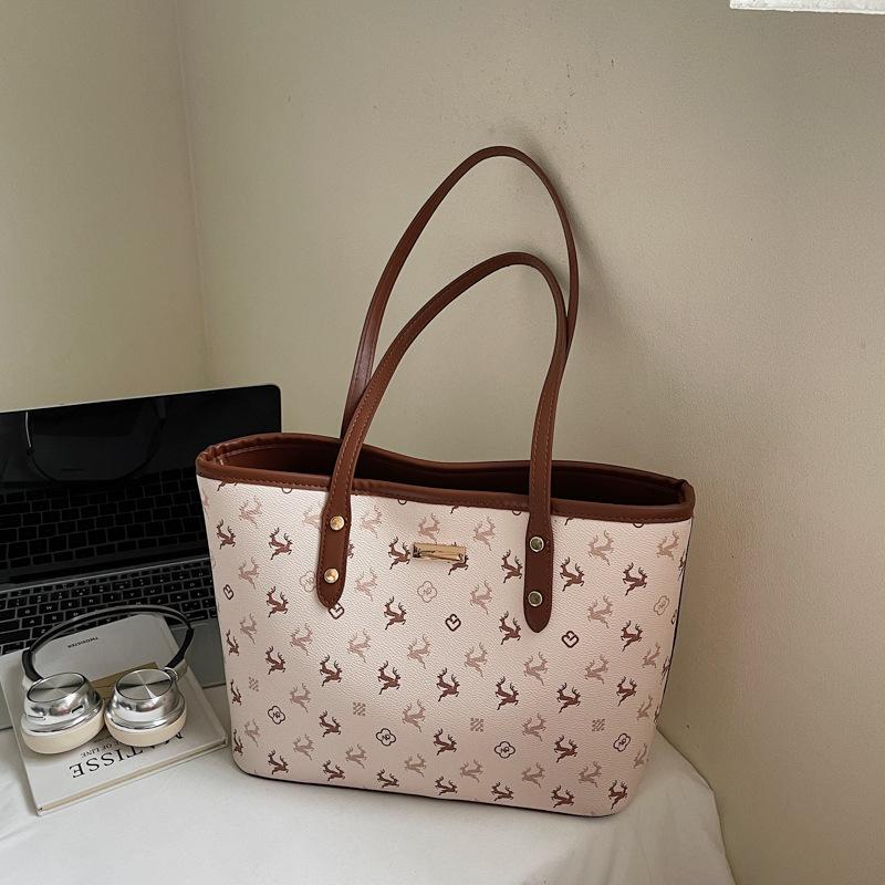 This year, popular large bags for women in summer 2025, new fashionable college students, class bags, large-capacity foreign-style tote bags
This year, popular large bags for women in summer 2025, new fashionable college students, class bags, large-capacity foreign-style tote bags