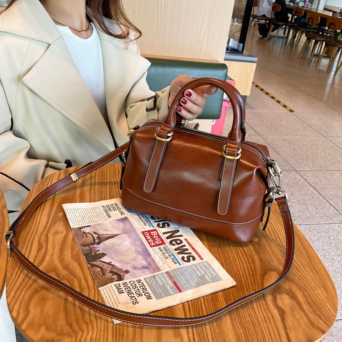 New Fashionable Handbag High End Style Head Layered Cowhide Leather One Shoulder Crossbody Bag Autumn and Winter
New Fashionable Handbag High End Style Head Layered Cowhide Leather One Shoulder Crossbody Bag Autumn and Winter